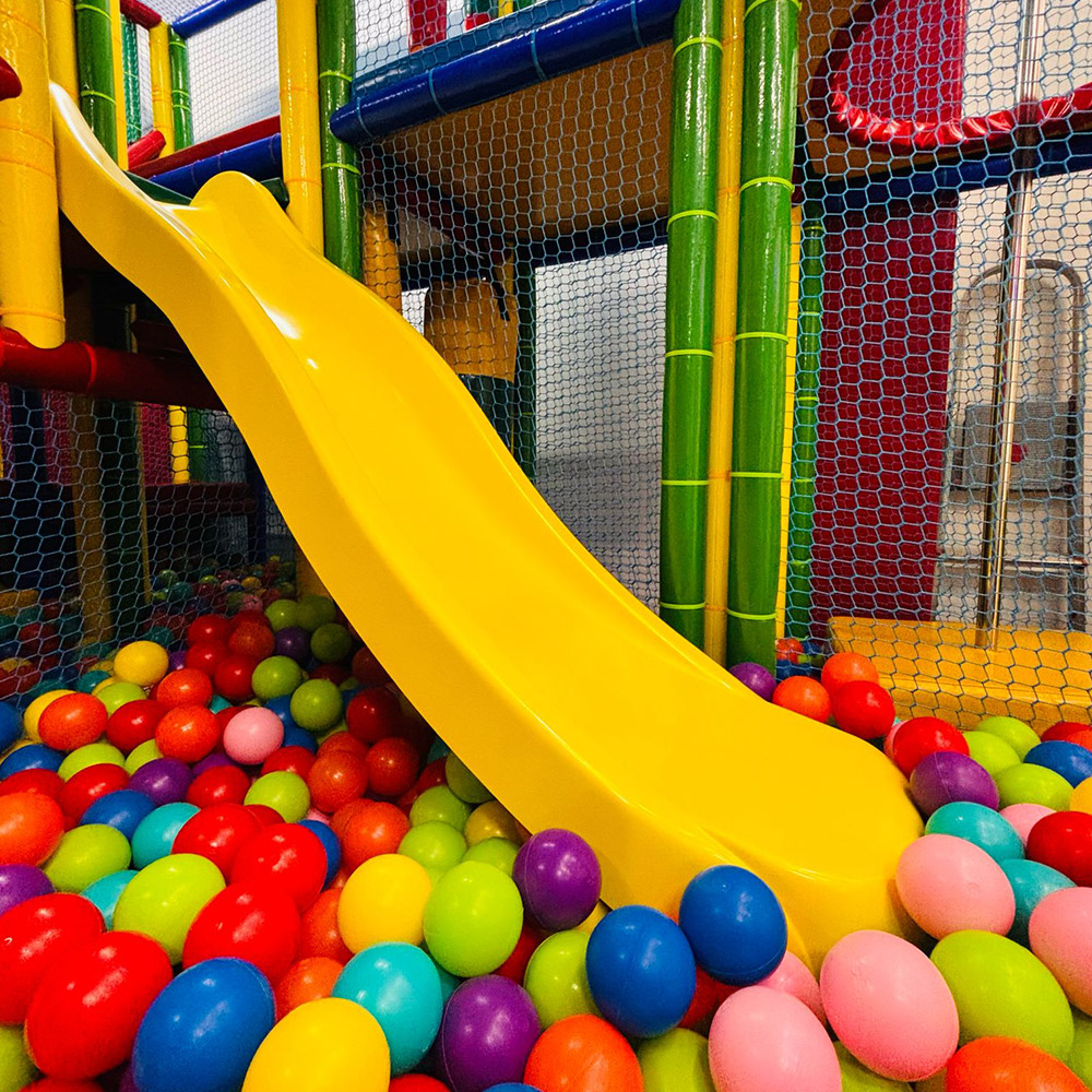 parque-infantil-mario-bros-resbaladilla-pelotas